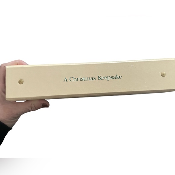 Vintage Hallmark Christmas binder-1984 - Picture 2 of 8